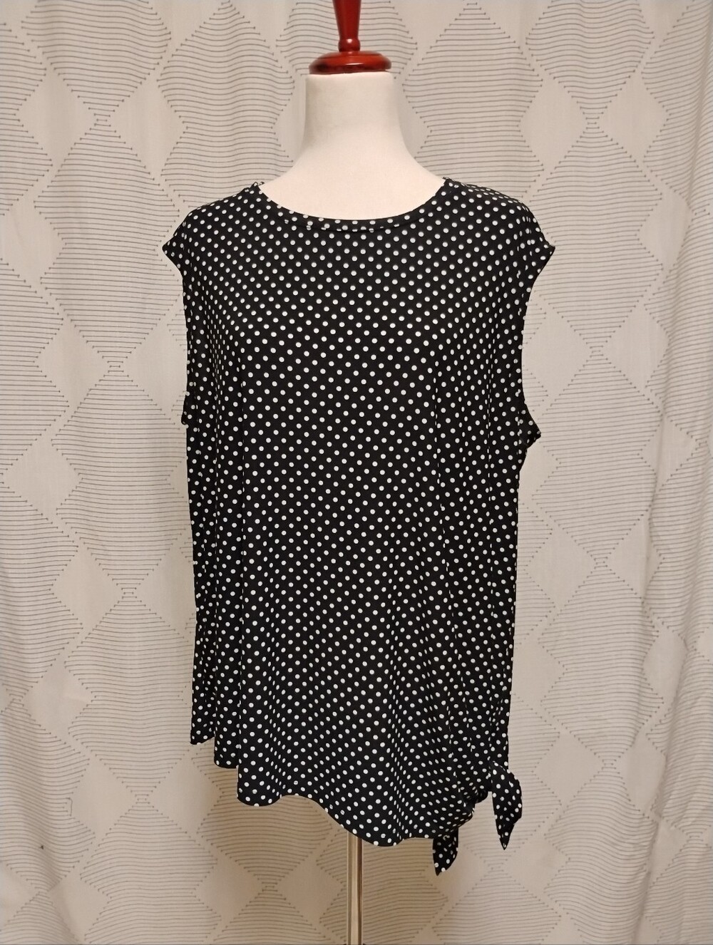 Anne Klein Plus Size 1X Black White Polka Dot Sleeveless Tank Top Tie Knot Hem